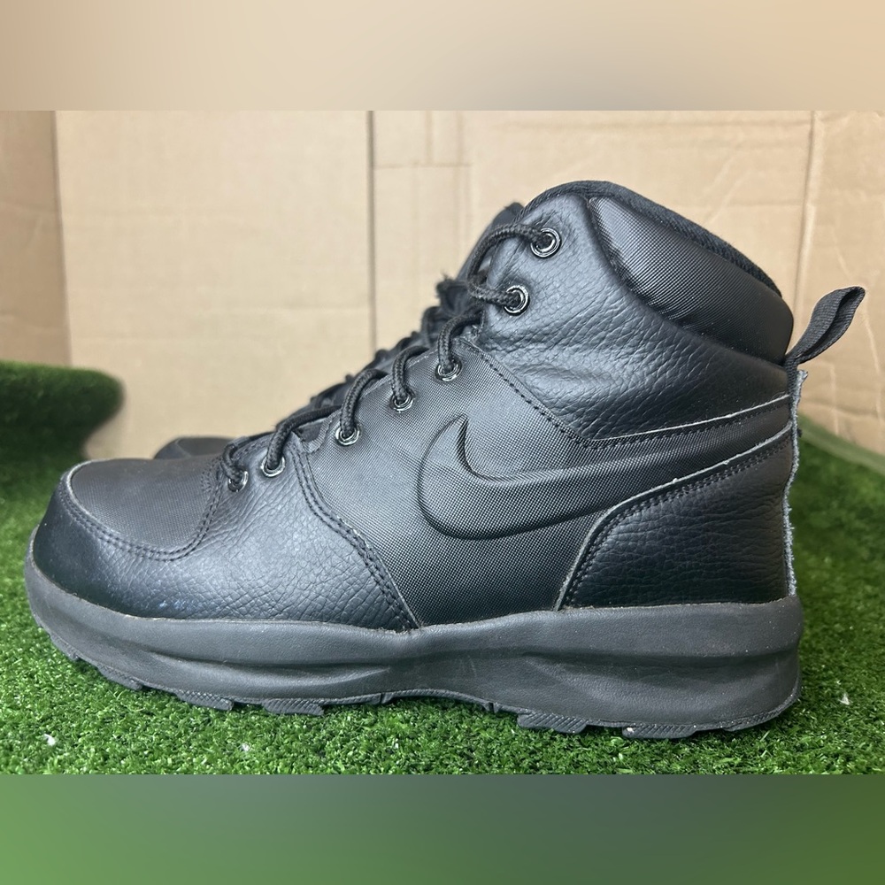 Size 7Y- Nike Youth Manoa Boot Black / Black